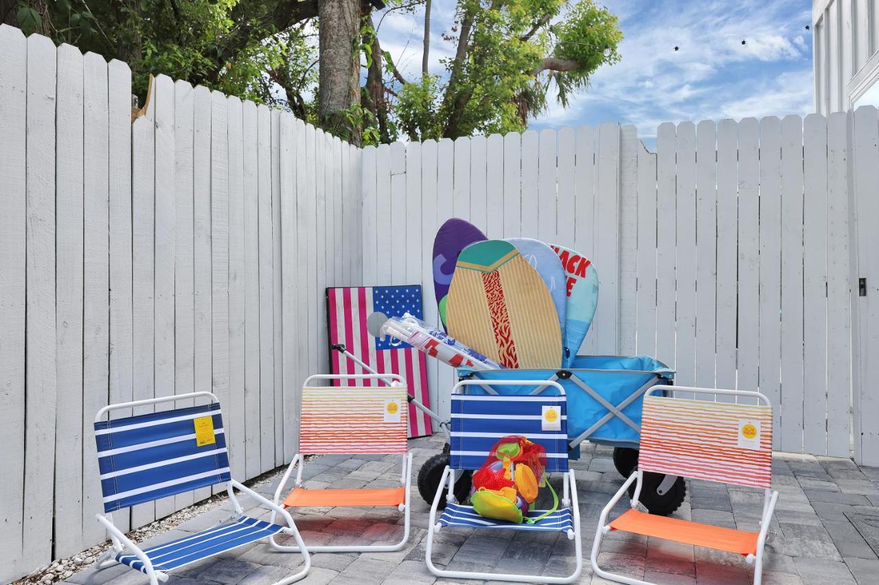 Few Steps To Ocean-4 Beach Cruisers & Free Parking & Private Backyard Jacksonville Beach Exteriör bild