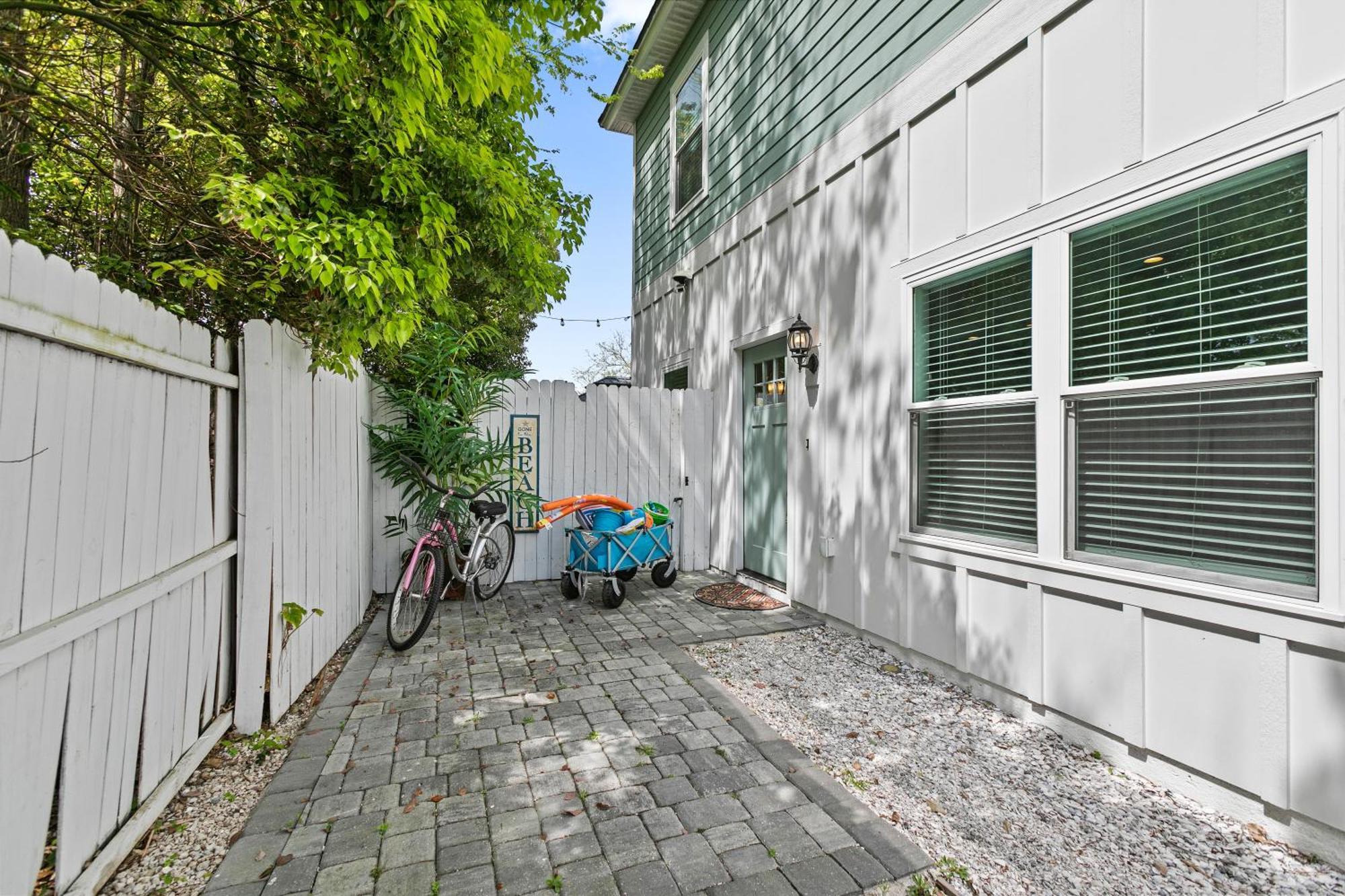 Few Steps To Ocean-4 Beach Cruisers & Free Parking & Private Backyard Jacksonville Beach Exteriör bild